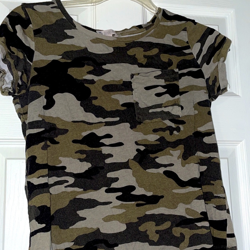 Women’s Camo Tee
